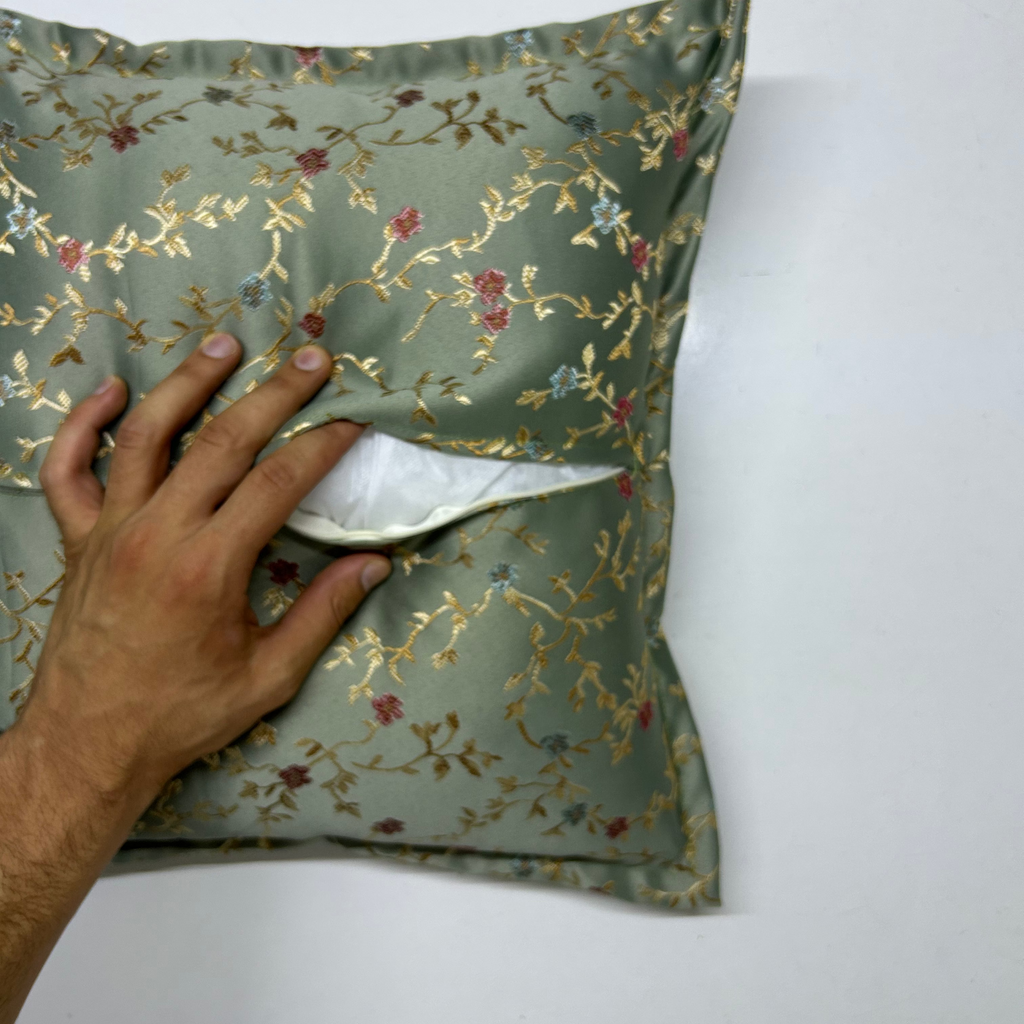 Cuscino d'Arredo in Seta e Jacquard Floreale – Verde Salvia e Oro