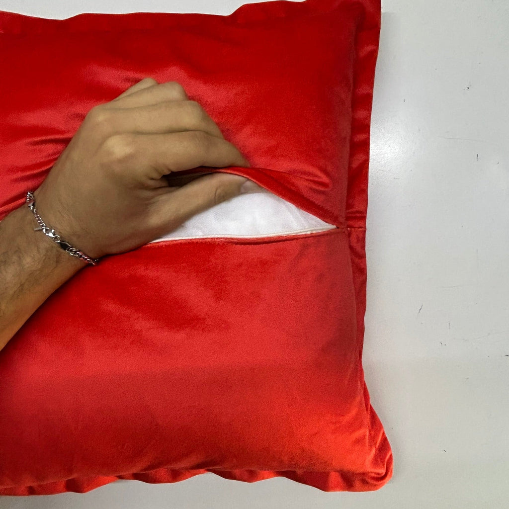 Cuscino in Velluto Rosso Luxury: Home Decor di Design Elegante