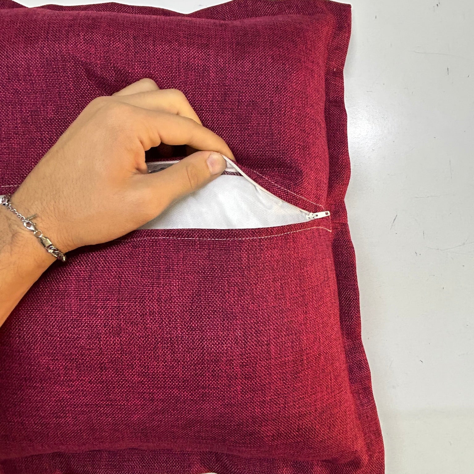 Cuscino Bordeaux in Cotone : Lusso e Design per il tuo Salotto