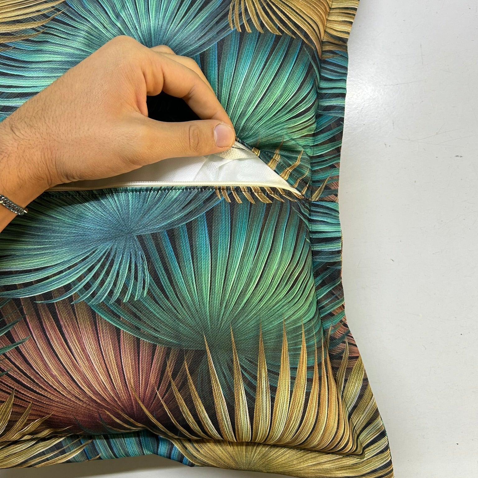 Cuscino Moderno di Lusso con Foglie Oro e Teal per Salotto