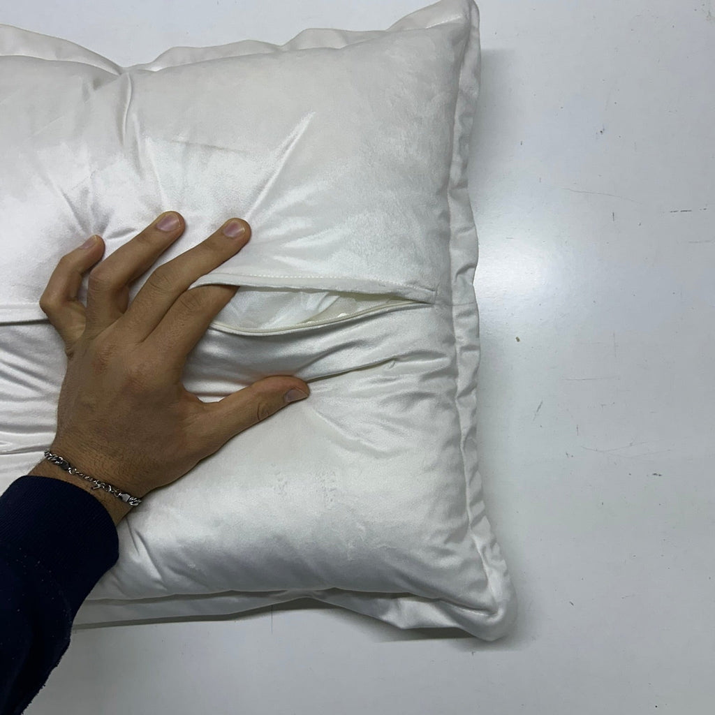 Cuscino in Velluto Bianco: Lusso e Design per Arredo Salotto