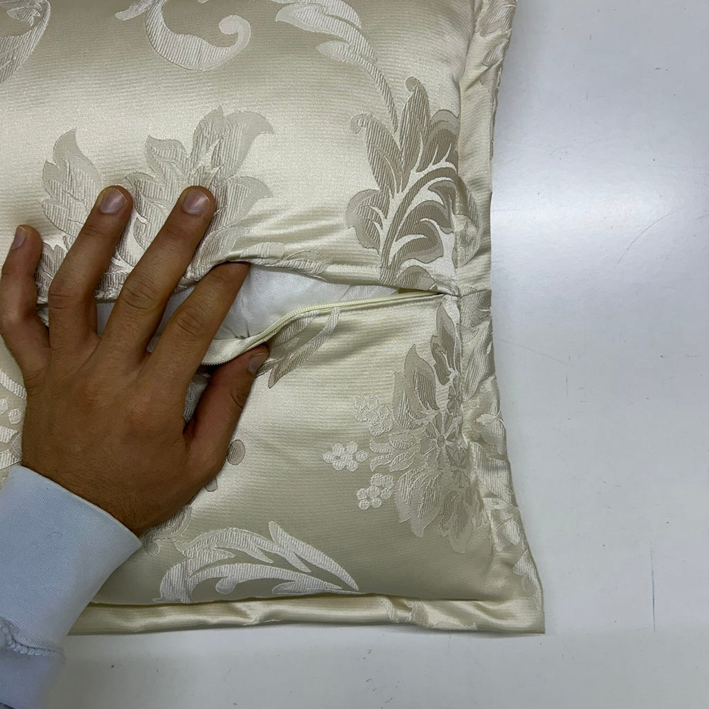 Cuscino Design Damascato Beige: Lusso e Home Decor Salotto